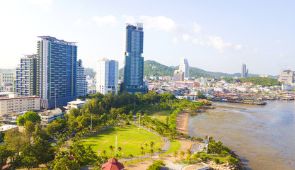 Obraz premium Aerial view of Sriracha city with sea beach background,Chonburi Thailand