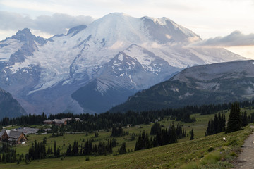 Naklejka premium View of Mount Rainier at Sunset