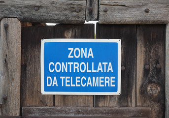 CCTV controlled camera sign (in Italian)