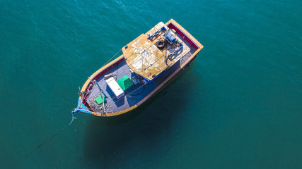 Fototapeta na wymiar barco no mar