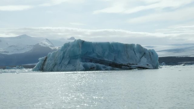 J&ouml;kuls&aacute;rl&oacute;n Geltscherlagune Island -Eisberg