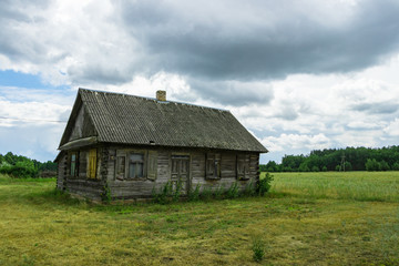 Fototapeta na wymiar old wooden house in eastern Poland