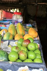 スリランカの道端の果物屋