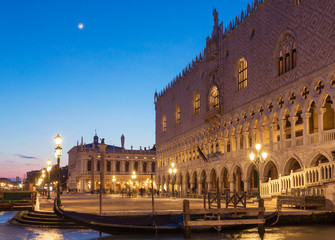 Fototapeta na wymiar Doge's Palace at San Marco square at night in Venice, Italy
