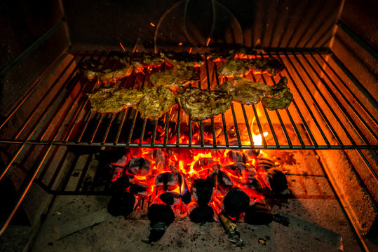 kawałki kark&oacute;wki na grillu