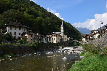 Fototapeta na wymiar Valla d'Aosta - Fontainemore (valle di Gressoney)