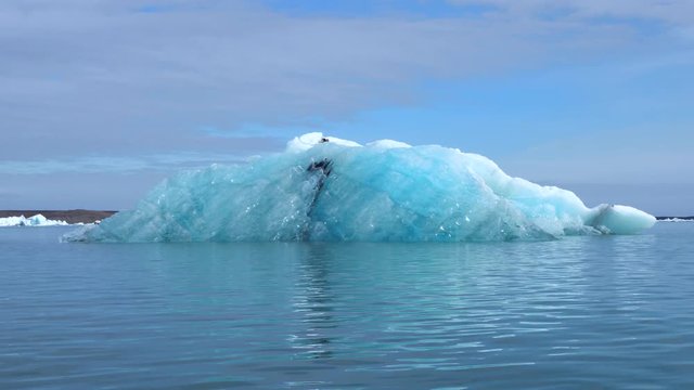 J&ouml;kuls&aacute;rl&oacute;n Geltscherlagune Island -Eisberg