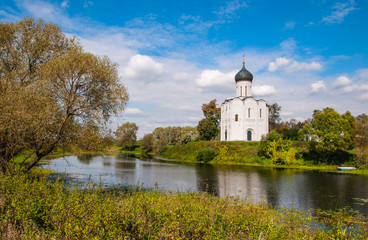 Obraz premium Church of Intercession of Holy Virgin on Nerl River, Russia