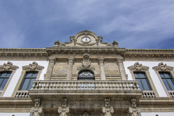 Fototapeta na wymiar Detalle de la fachada del ayuntamiento de la ciudad de Pontevedra, Galicia