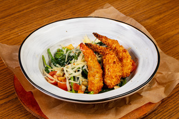 Salad with prawn tempura