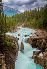 Wasserfälle in den Bergen © AshSnaps Photography