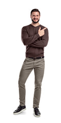 Naklejka premium A bearded man in casual clothes keeps one leg bent white smiling and showing direction with one of crossed hands.