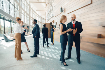 Obraz premium Successful team of young perspective businesspeople in office