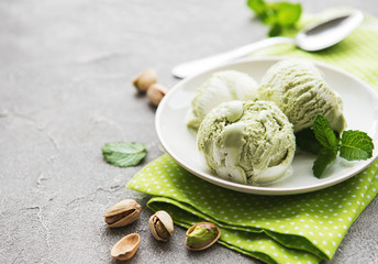 pistachio ice cream and mint