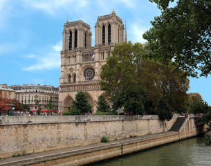 Fototapeta na wymiar Basilica of Notre Dame in Paris France