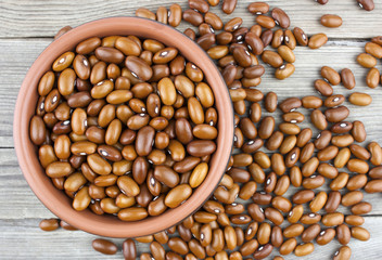 Haricot beans in bowl on wooden background