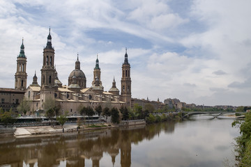 Fototapeta premium BASILICA DEL PILAR EN ZARAGOZA