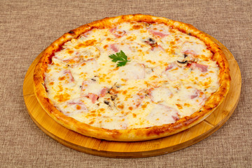 Pizza with ham