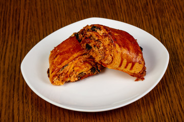 Bun with nuts