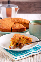 Carrot cake with raisin, slice