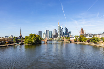Fototapeta na wymiar skyline of Frankfurt with river Main