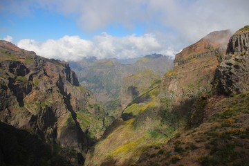 Naklejka premium Another view from the peak of the Arieiro