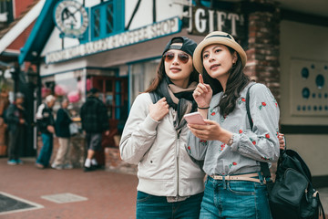  friends visiting town and searching by phone