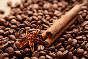 Obraz na płótnie Canvas Close up of roasted coffee beans, star anise and cinnamon sticks