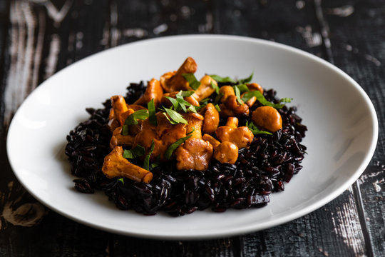 healthy seared girolles mushrooms with black rice