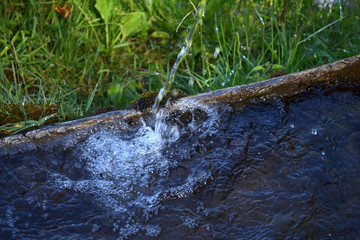 Fontaine en montagne, randonnée de la Cabanne du Park dans la Vallée de la Fressinières,  Hautes-Alpes, Alpes, France