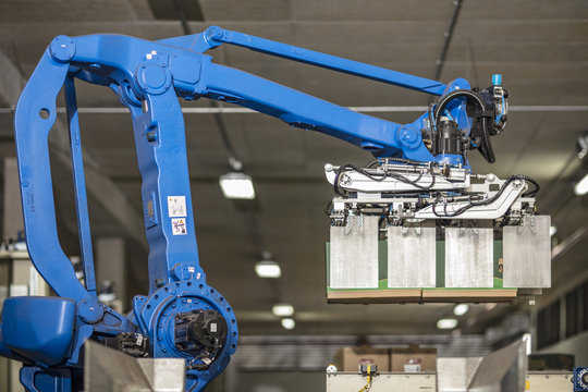 Machine packing and moving apple boxes
