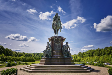 Obraz premium Friedrich Franz II monument at Schwerin Palace, Germany.