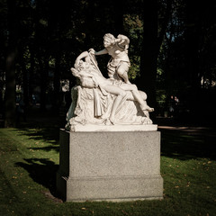 statue 