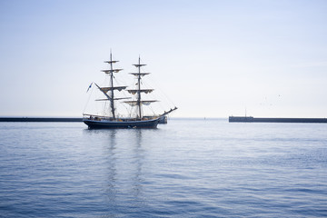Fototapeta na wymiar Outward bound sailing ship in the outer harbor of Heligoland
