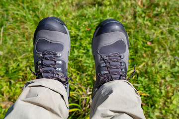 リフトに座った状態の登山靴