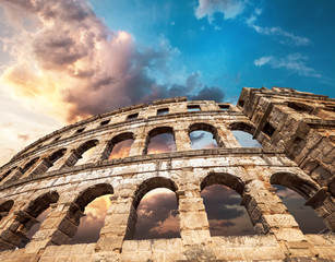 Obraz premium Pula amfitheater with dramatic sky