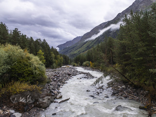 Obraz premium Горная бурная река