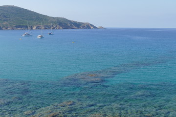 Bateaux et eaux turquoises
