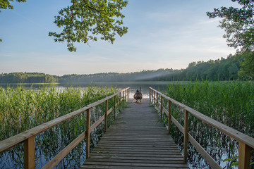 Obraz premium drewniany most nad rzeką