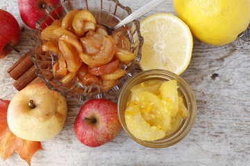 Apple slices in syrup with cinnamon and with orange