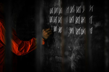 The prisoner count to freedom by using chalk to write on the wall of the prison