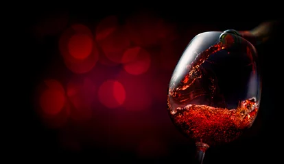 Rolgordijnen Wijn op donkerrood © Givaga