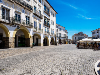 Fototapeta na wymiar Giraldo Square... church plaza - Evora, Portugal
