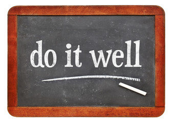 Obraz premium Do it well - motivational note on blackboard