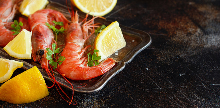 Raw shrimps and lemon