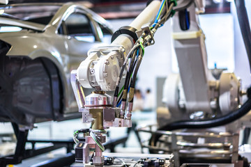 Obraz premium robot arm in factory