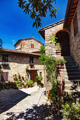Fototapeta na wymiar Vue des maisons pittoresques du village de Montefioralle, Toscane, Italie