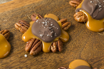 Homemade Sweet Chocolate Caramel Turtles