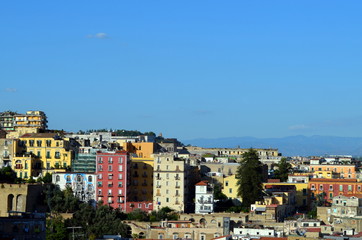 Fototapeta na wymiar Bunte Häuser in Neapel