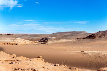 Fototapeta na wymiar En algún lugar del desierto de Atacama y San Pedro de Atacama en el norte de Chile